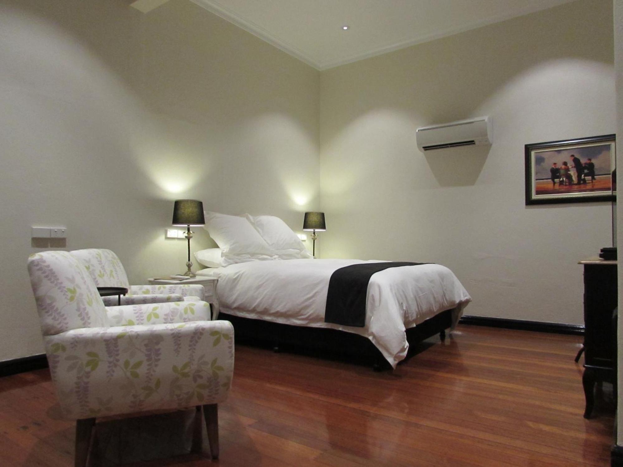 The Commercial Boutique Hotel Tenterfield Room photo